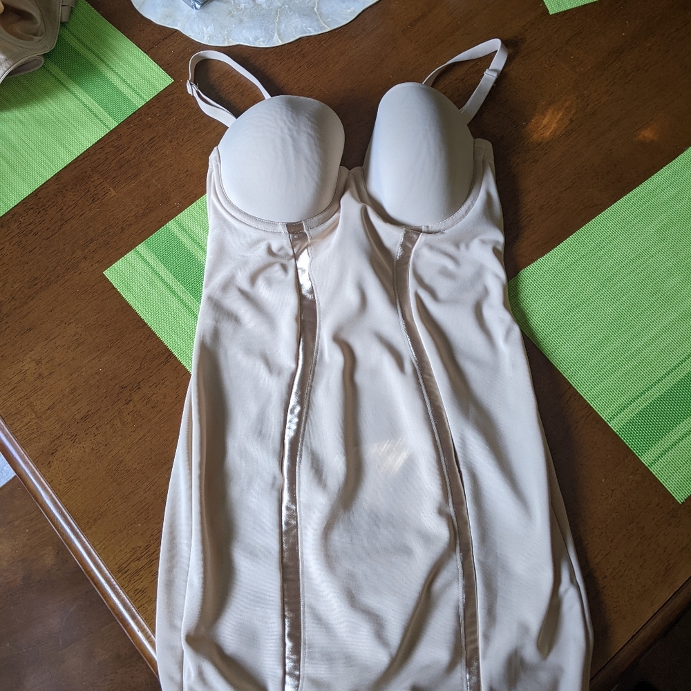 MAIDENFORM body shaper